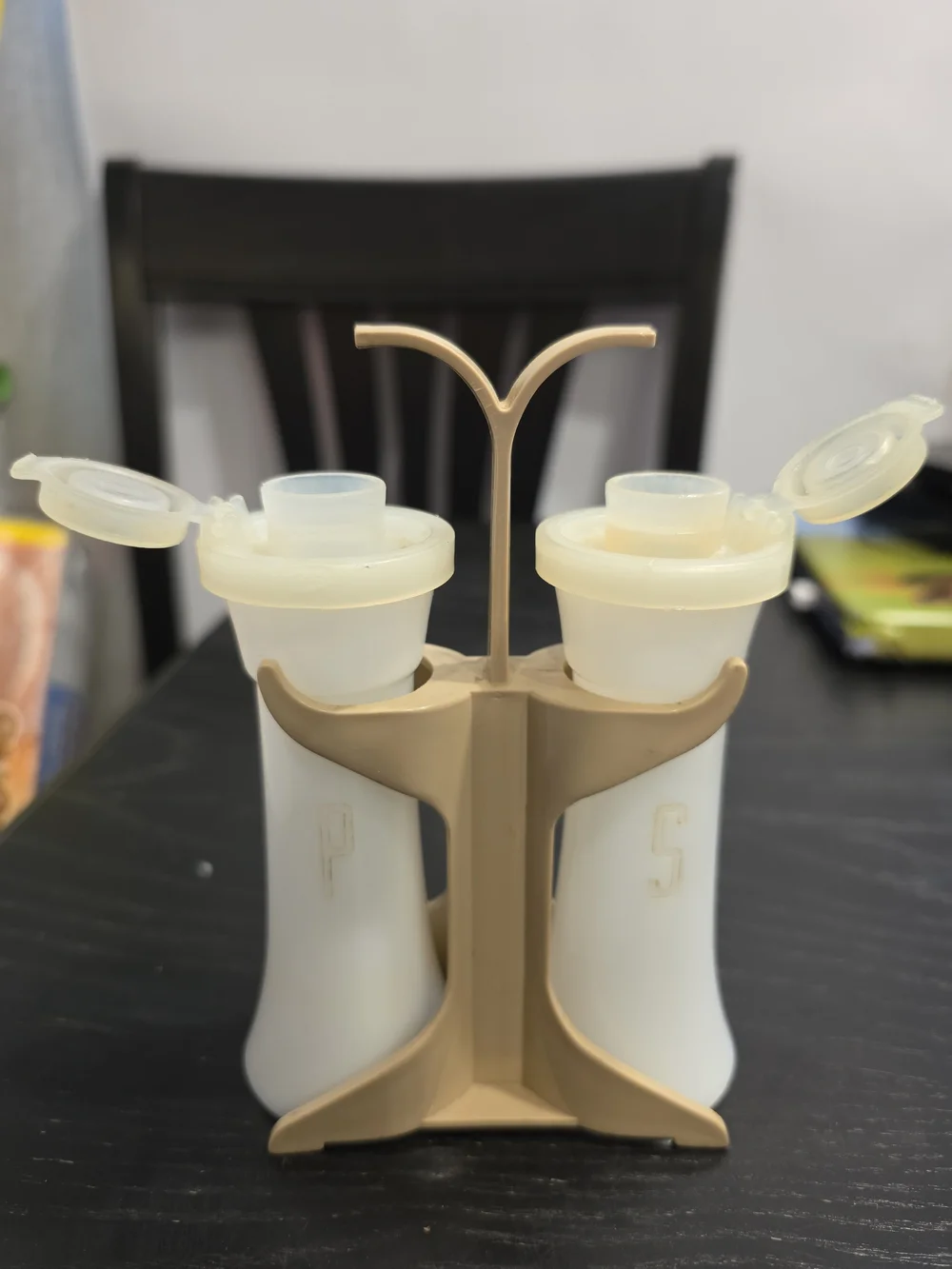 Tupperware salt pepper
